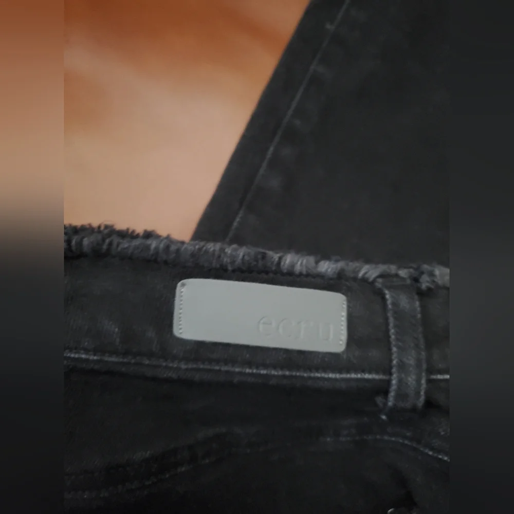 Ecru Sunset Flare Crop Jeans in Matte Black Size 27